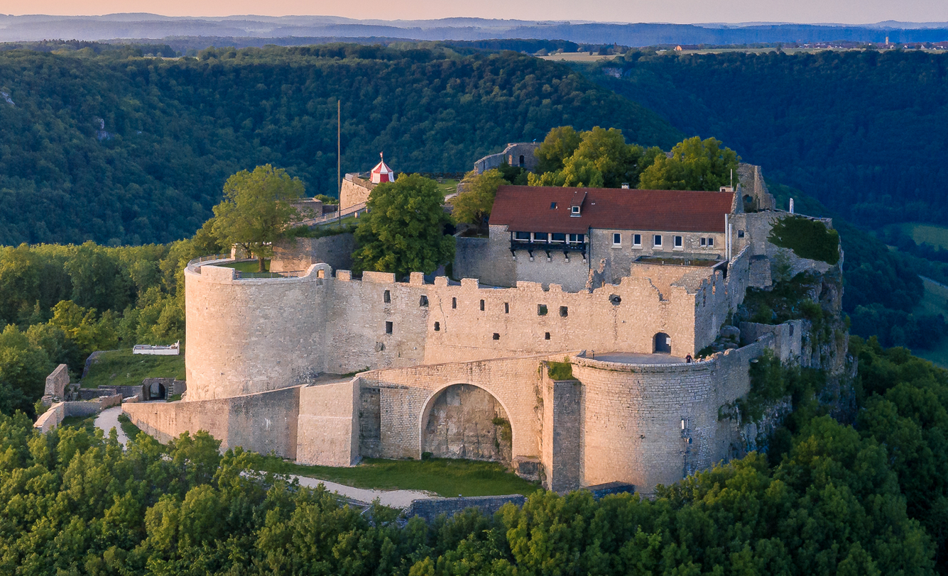 Le-château-de-Hohenneuffen-et-son-programme-culturel